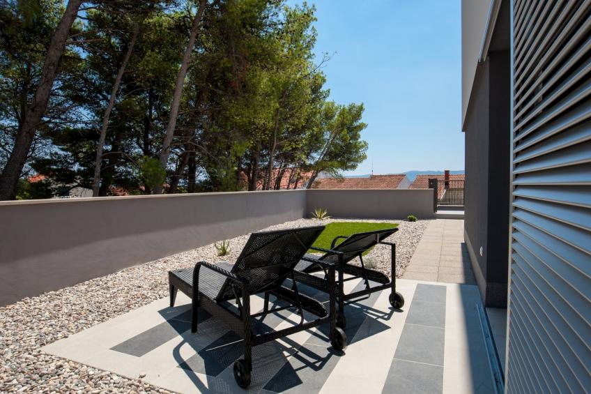 Apartments Dva Galeba - Standard One Bedroom Apartment with Terrace (101)
