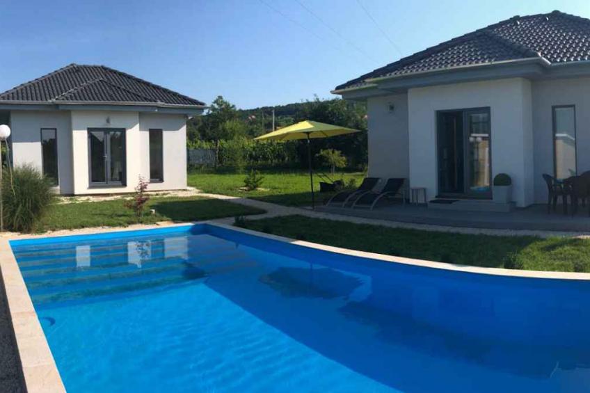 Holiday home modernly furnished with pool, washing machine and dishwasher - BF-JTDK9