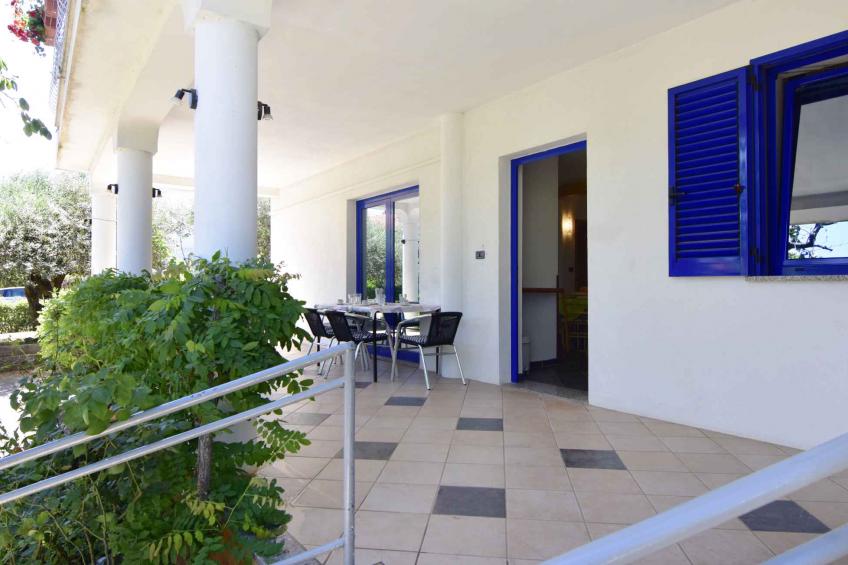 Vakantiewoning met een tuin en een terras, dicht bij de stranden - VW-RHHHT - foto 6
