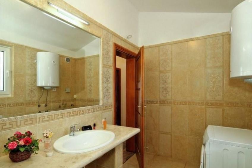 mit Pool, Terrasse und Parkplatz - foto 16