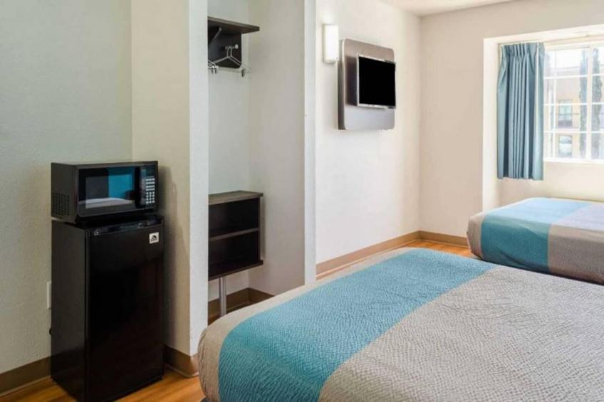 2 Queen Beds  Non-Smoking Micfridge - foto 8