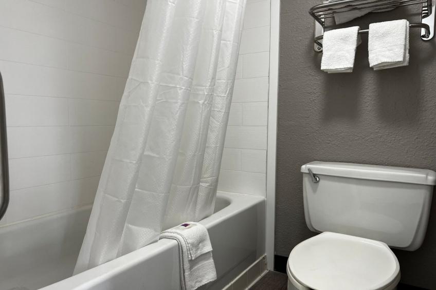1 King Bed  Mobil Access Tub Nsmk Micfridg - foto 30