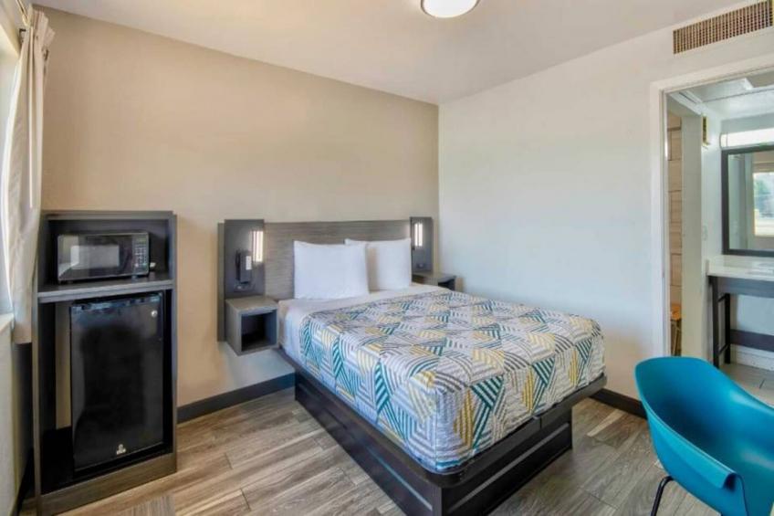 1 Queen Bed  Smoking - foto 10