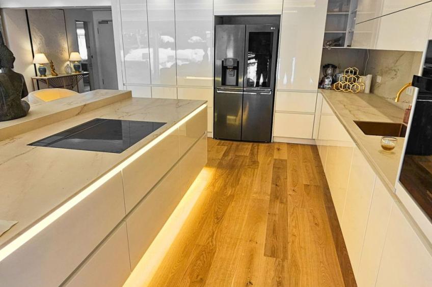 Luxurious large Home, Pool , Garden , Koi Pond - foto 33