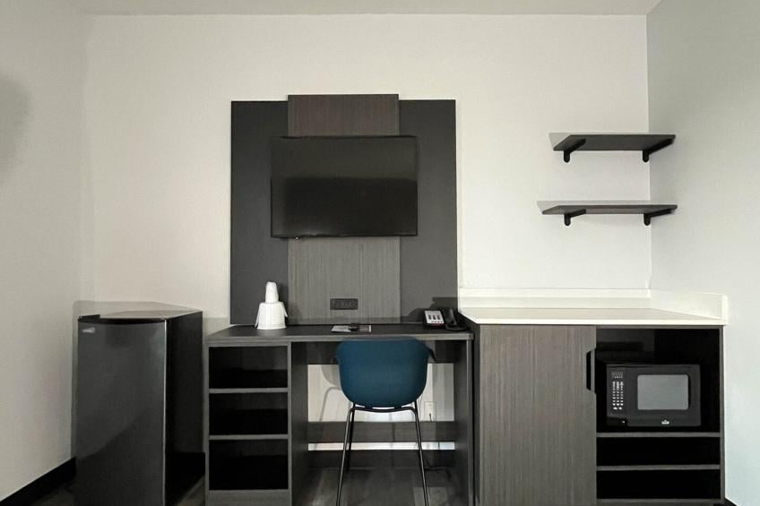 2 Full Beds  Non-Smoking Micfridge - foto 11