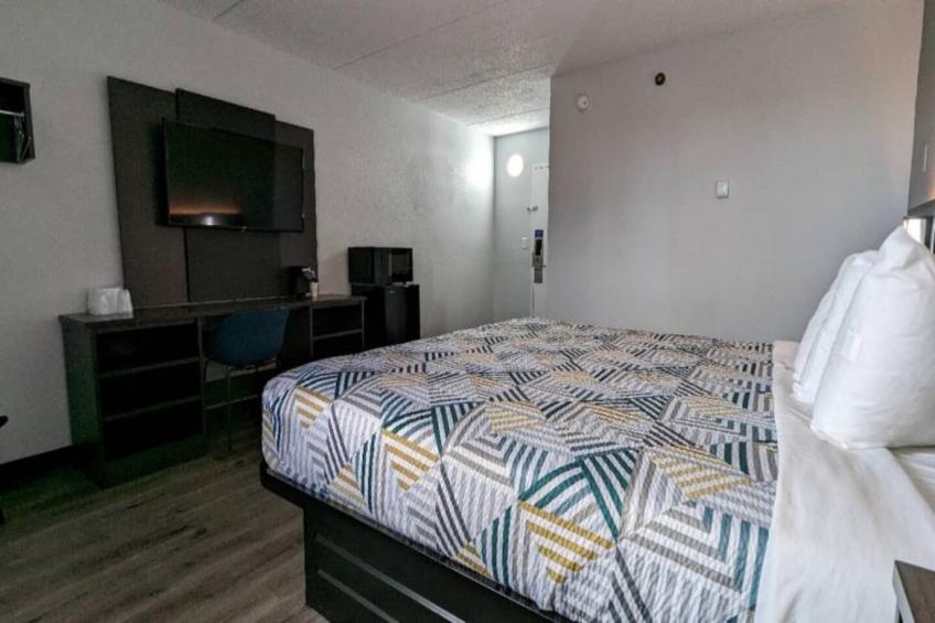 2 Full Beds  ADA/RI Shower/Premium/Micfridge - foto 18