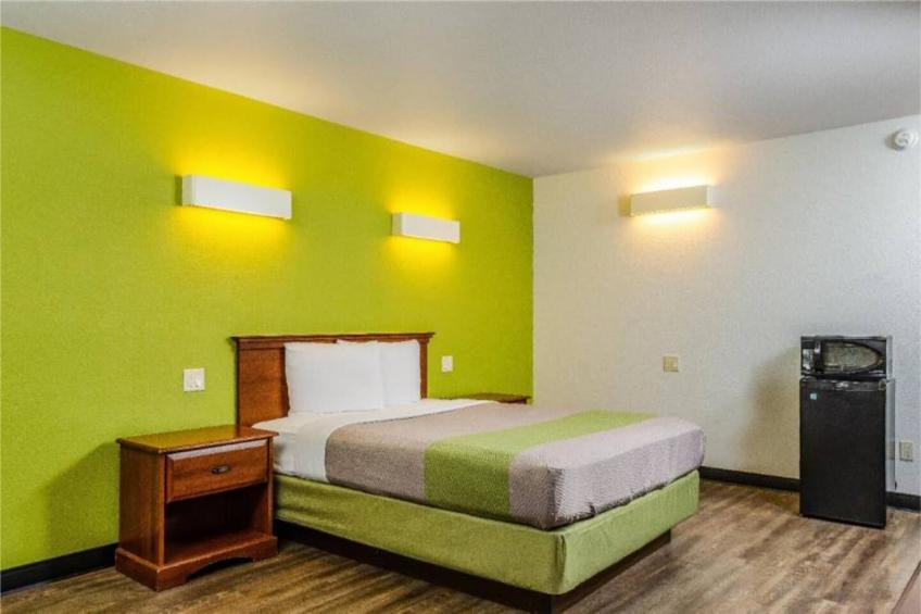 1 King Bed  Non-Smoking - foto 16