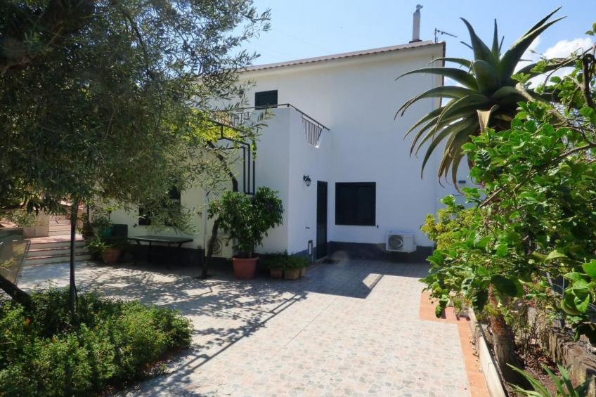 Landhaus mit Blick auf die Äolischen Inseln