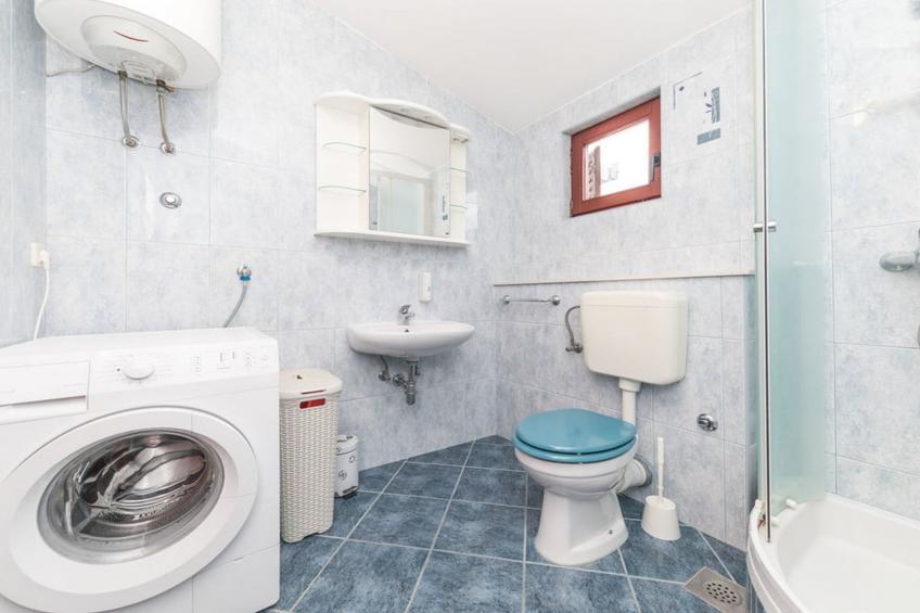 Relaxing Holiday Home with Pool, Fitness Area, and Entertainment Facilities - Six Bedroom Holiday Home - foto 25