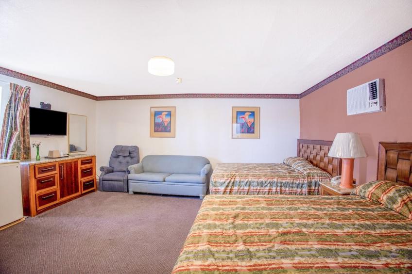 1 Queen Bed & 2 Twin Beds Non-Smoking - foto 27