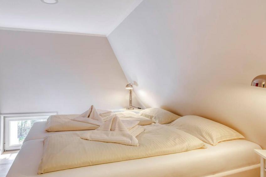 Reetdachhaus inmitten von Wiesen und Feldern - foto 26