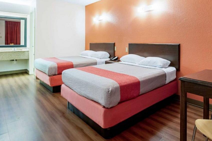 2 Queen Beds  Non-Smoking Micfridge - foto 8