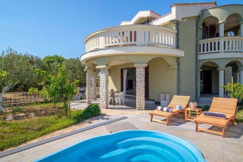 Charming Villa Rea, 8+2 with heated pool - foto 61