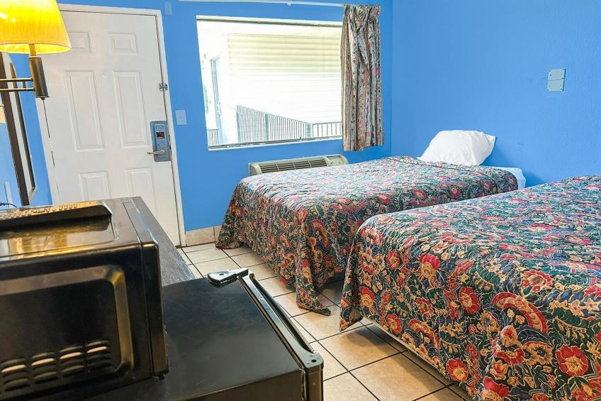 US_ALB001_2 Queen Bed Smoking - foto 17