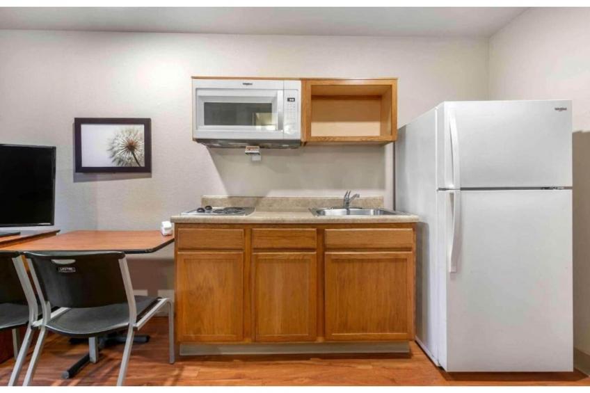 1 Full Bed | ADA\/Tub\/Non-Smoking\/Kitchen - foto 9