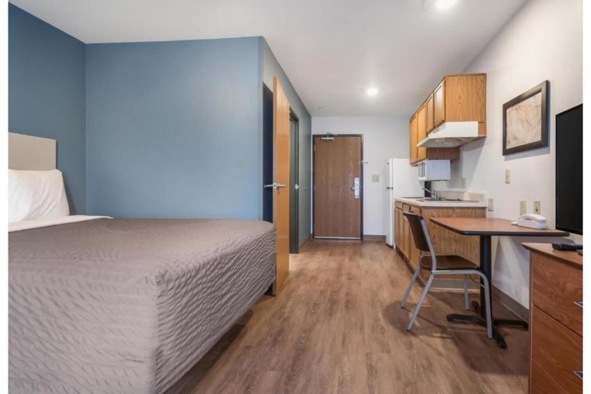 1 Full Bed | ADA\/Tub\/Non-Smoking\/Kitchen - foto 15