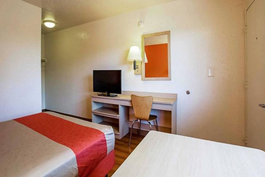 1 Full Bed  ADA/Tub - foto 11