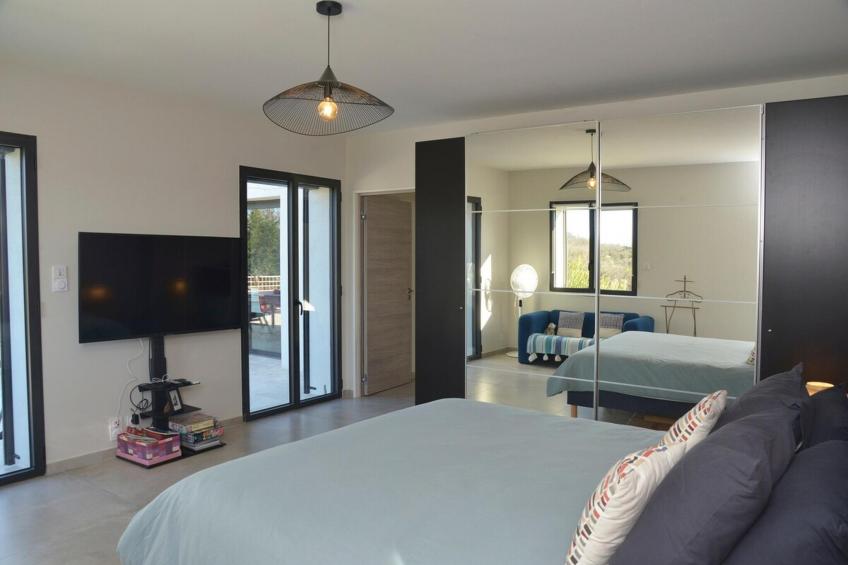 Belle maison avec piscine à débordement chauffée - foto 22