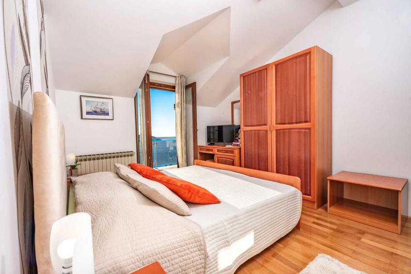 Holiday home with air conditioning, pool and sea view in Orašac - BF-NJH63 - foto 38