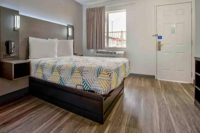 1 Full Bed  ADA/Tub - foto 9