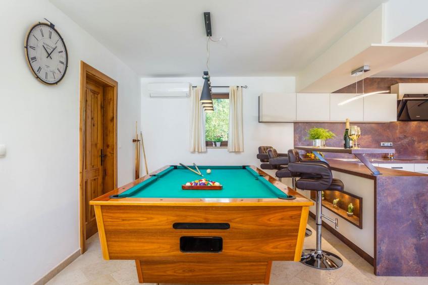 Villa Kamenica  im mediterranen Stil mit Innen- und Außenpool - foto 18