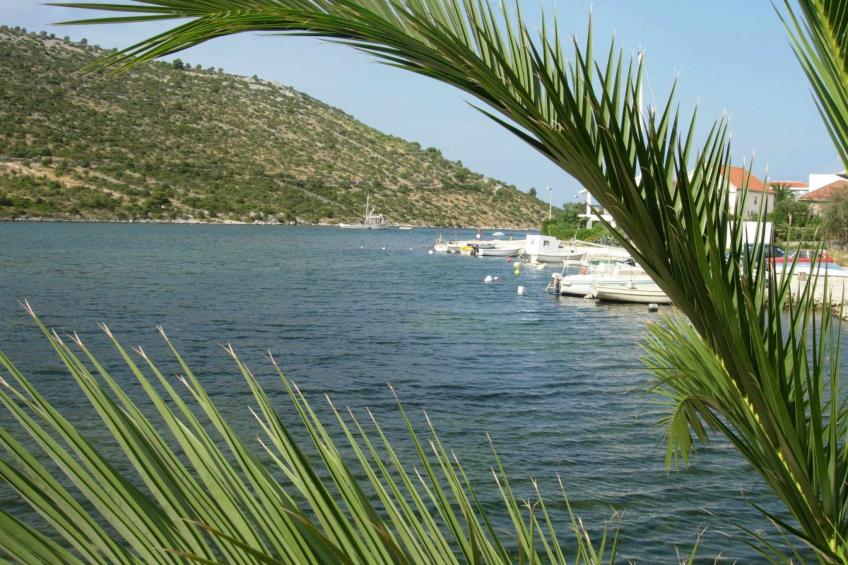 Großes, strandnahes Ferienhaus in Podglavica - foto 2