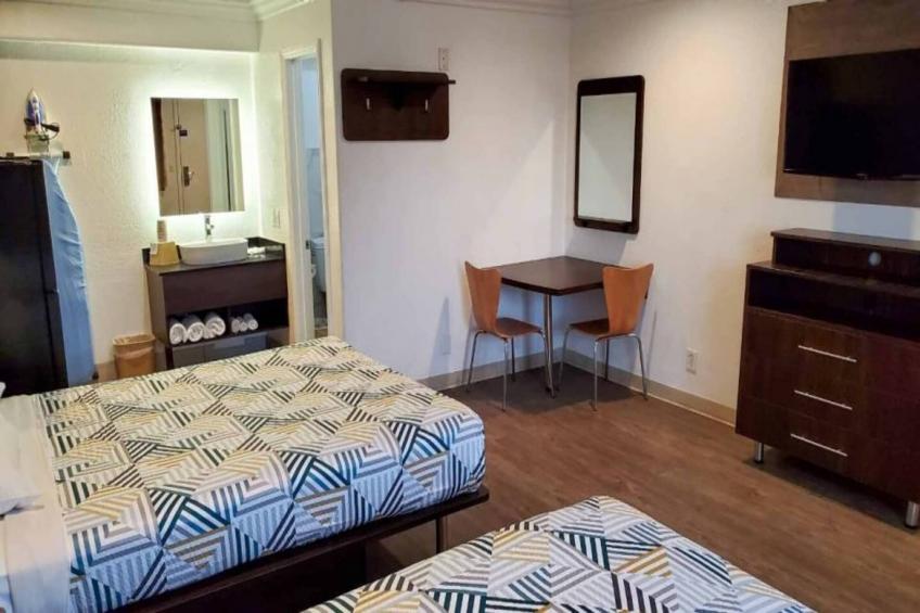 2 Queen Beds  Non-Smoking Kitchen - foto 8