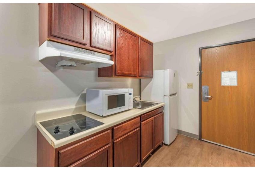 1 Queen Bed | Non-Smoking, Kitchen - foto 3