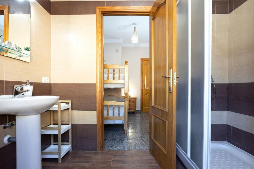 Familienhaus mit großzügigen Außenanlagen - foto 37