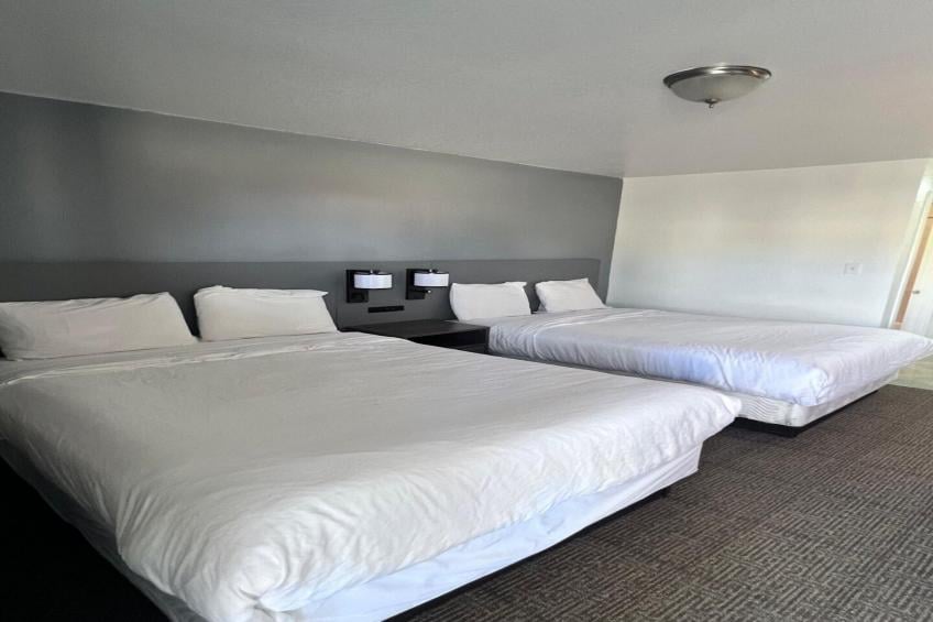 Premium 2 Queen Bed with Kitchenette