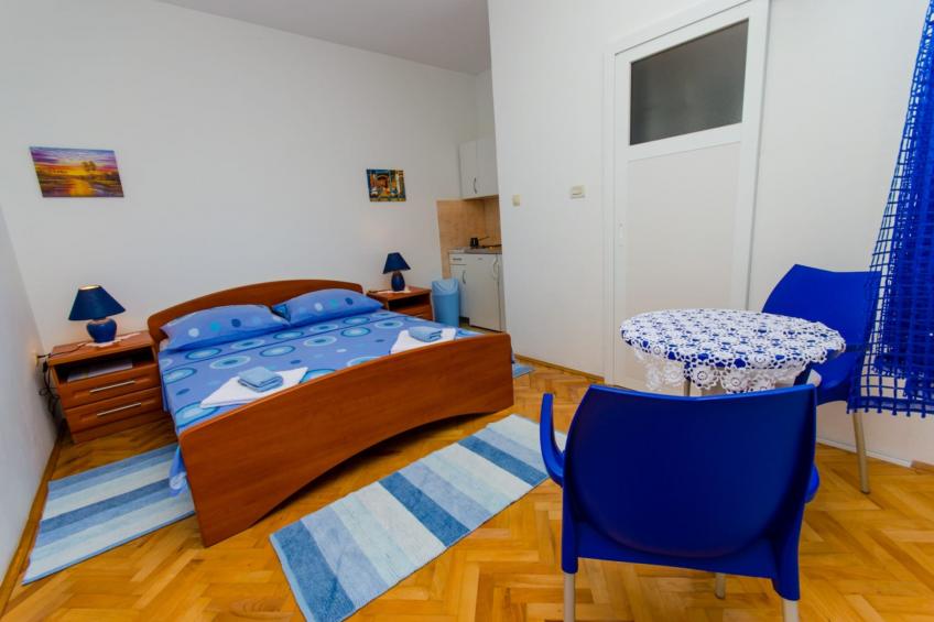 Apartments Ivana (TR) -Studio with Terrace ( A2) - foto 2