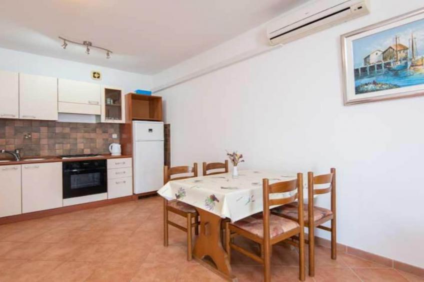 Spacious and Cozy Seafront Apartments - Two Bedroom Apartment  with Terrace and Sea View - foto 5