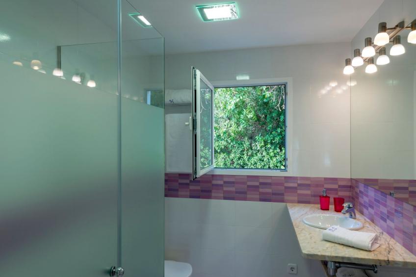 Moderne, frische Familienvilla Allondra - foto 22