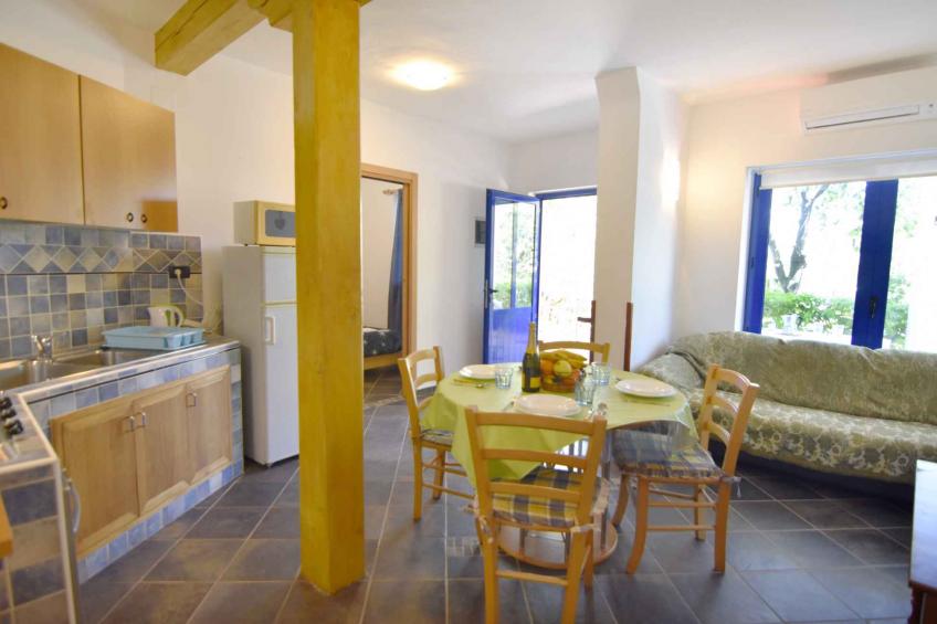 Vakantiewoning met een tuin en een terras, dicht bij de stranden - VW-RHHHT - foto 16