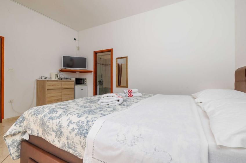 Wonderful Krk Island Stay: Shared Pool, Grill Patio, and Nearby Beaches - Double Room - foto 2