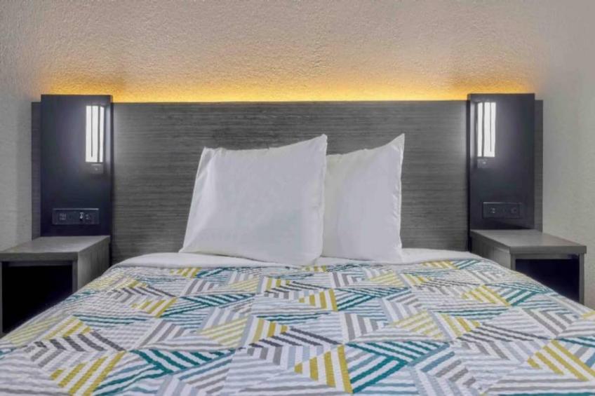 1 King Bed  Smoking Micfridge - foto 11