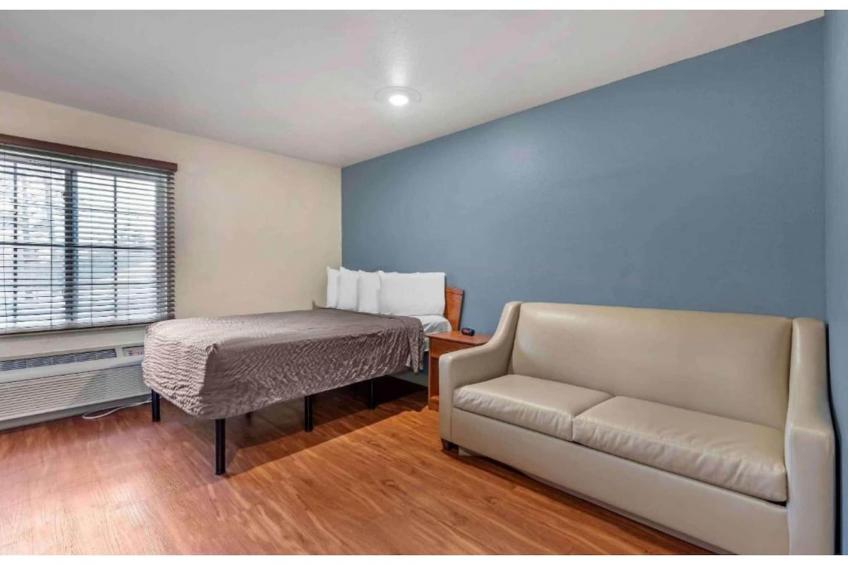 1 Full Bed | Non-Smoking, Kitchen - foto 8