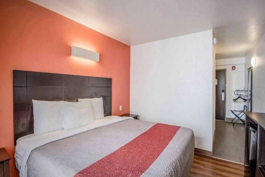 1 King Bed  Non-Smoking Micfridge - foto 16