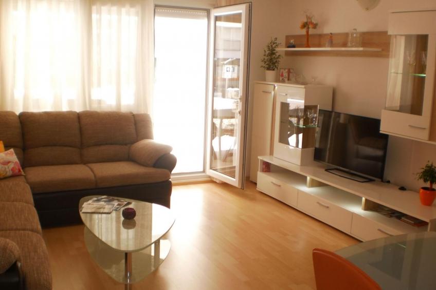 Moderne Ferienwohnung in Omiš mit Terrasse und Garten - foto 9