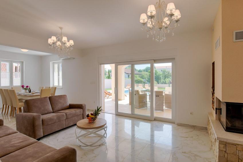 Haus in Pinezići mit privatem Pool - foto 25