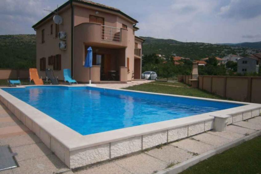 Holiday apartment Holiday apartment with pool, air, satellite TV, Internet - BF-KV8J