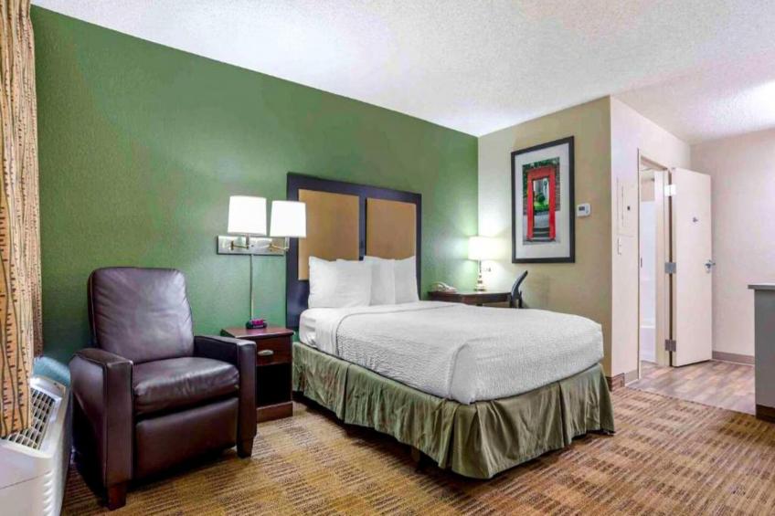 1 Queen Bed | Mobil Access Tub Nsmk Kitchen - foto 12