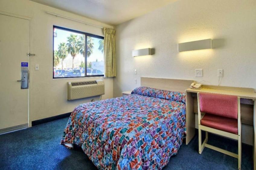 1 QUEEN BED  MOBILITY ACCESSIBLE TUB NSMK - foto 9