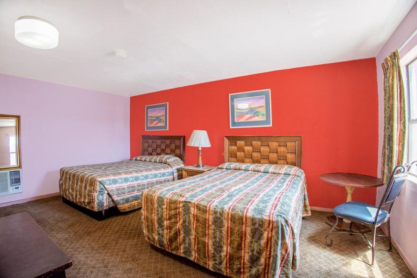 1 Queen Bed & 2 Twin Beds Non-Smoking - foto 37