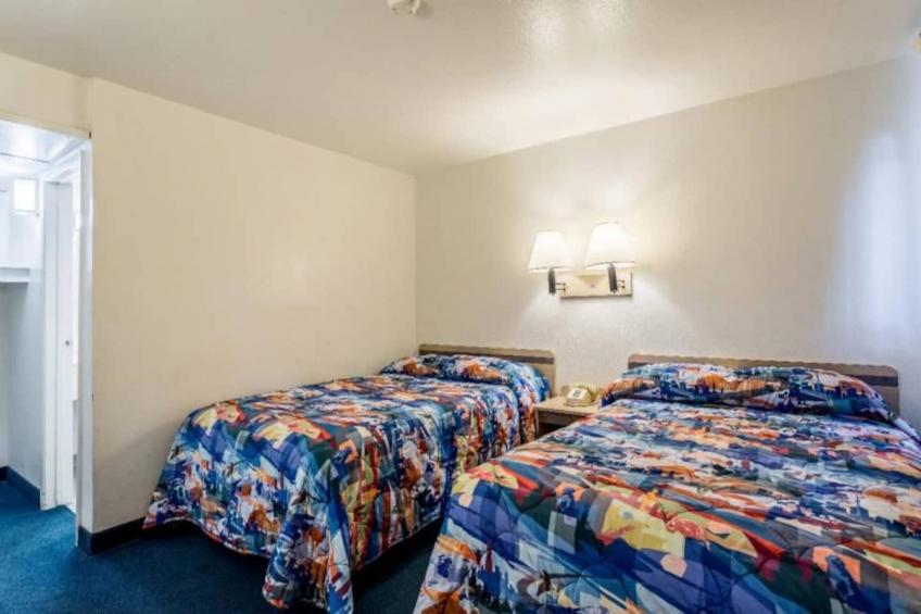 2 Full Beds  Non-Smoking Micfridge - foto 14
