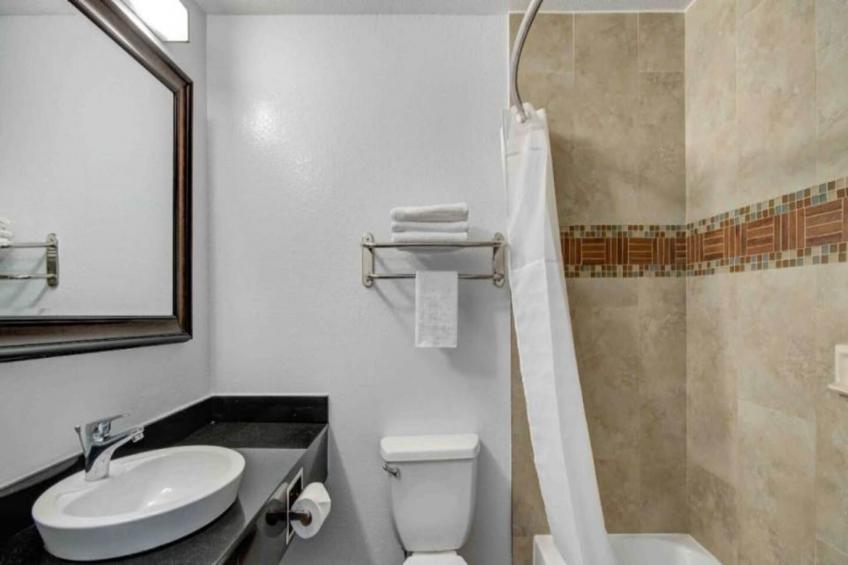 2 Queen Beds  Suite Non-Smoking Kitchen - foto 5