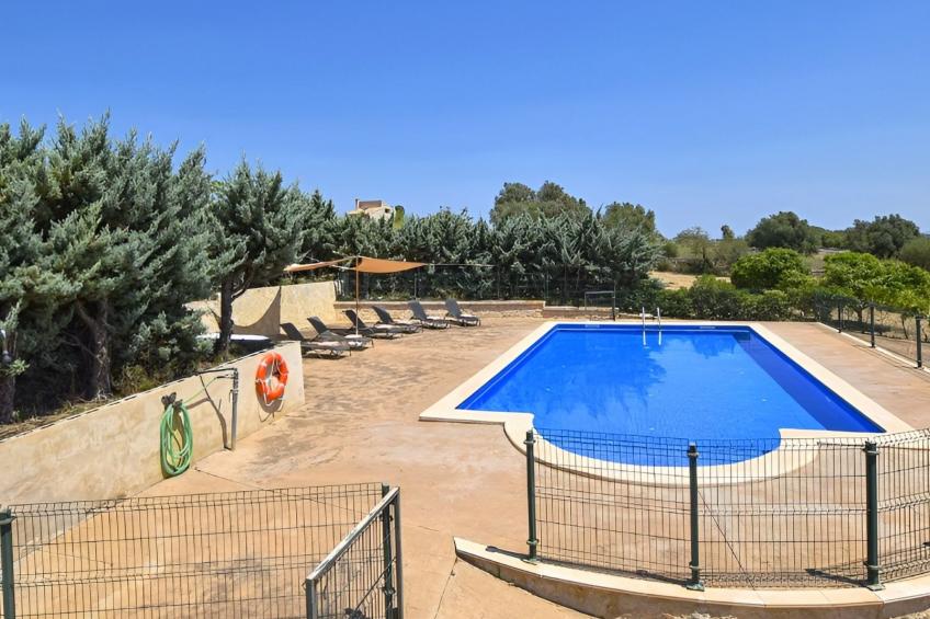 Finca mit großem eingezäunten Pool und Klimaanlage. - foto 7