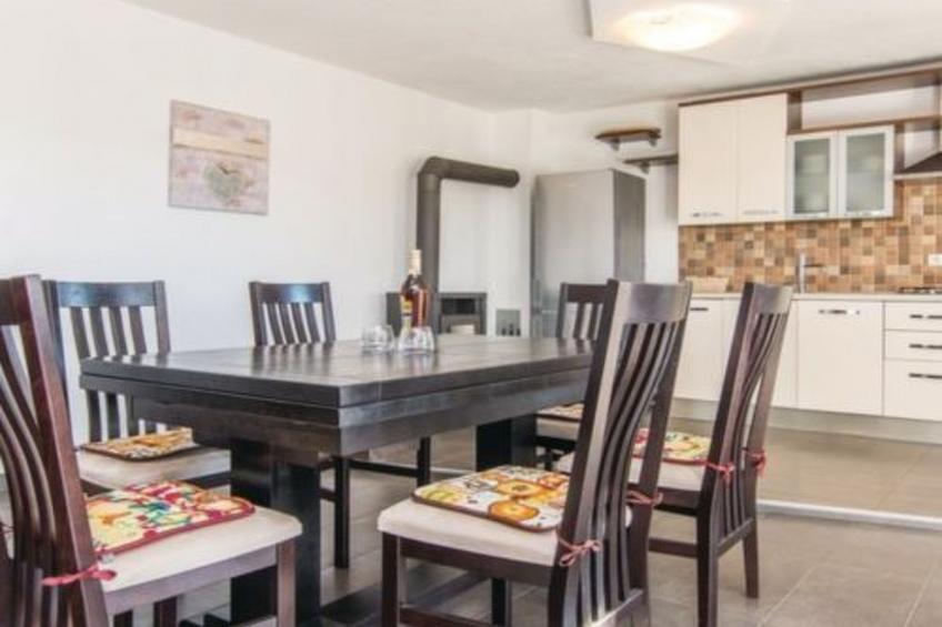 Laura mit Pool - foto 12