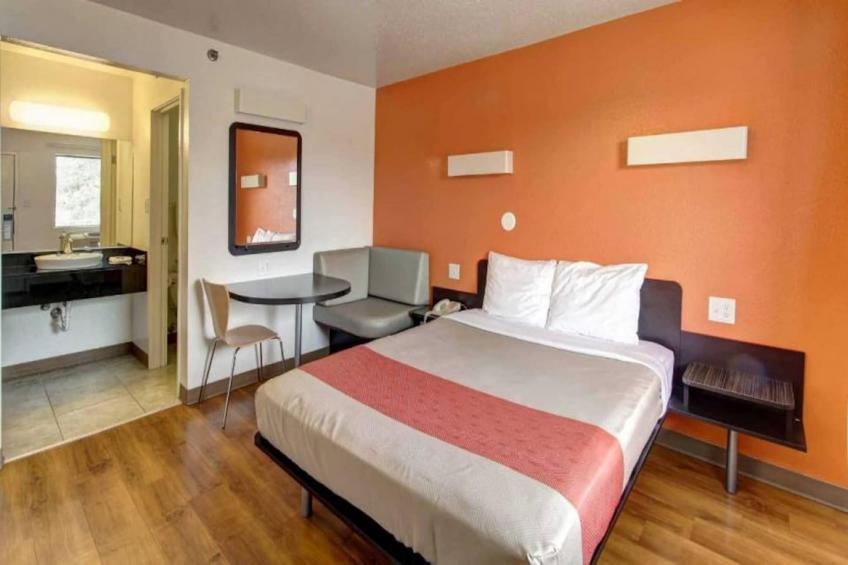 1 Queen Bed  Non-Smoking - foto 14
