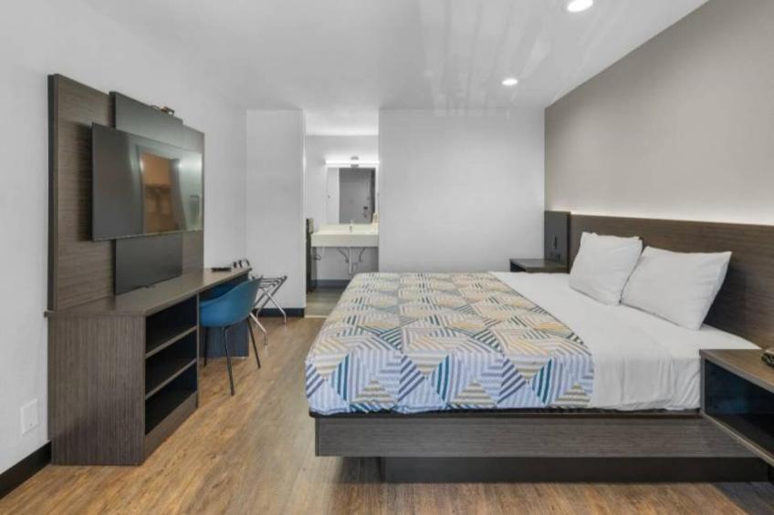 1 King Bed  Non-Smoking Micfridge - foto 34